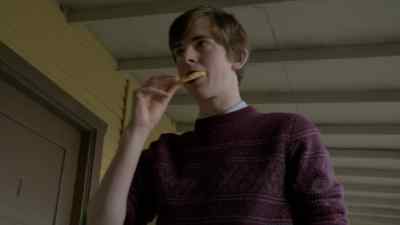 (DOG BARKING) - Bates Motel
