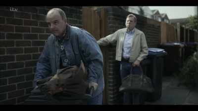 DOG BARKS - Hatton Garden