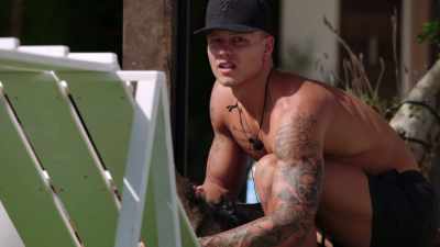 Doggy challenge, - Love Island