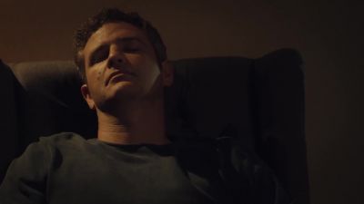 [dogs barking]
[glass shatters] - Wentworth
