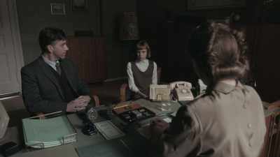 - [doll thuds]
- [lid crashes shut] - The Queen's Gambit