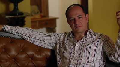 Don Orlando,
I'm here to ask for your protection. - Narcos