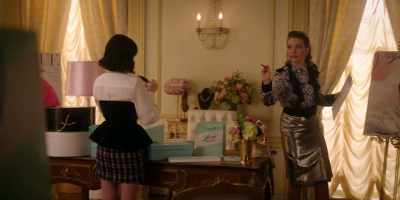 Don'’t touch that - Katy Keene