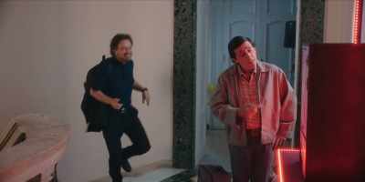 - Don Simone.
- Che c'è? Grandi svizzeri! - Il sesso degli angeli