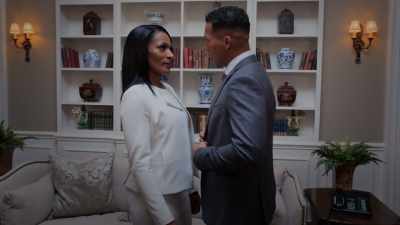 Donald: Ma'am, I really
need to get to the bed-- - Tyler Perry's The Oval