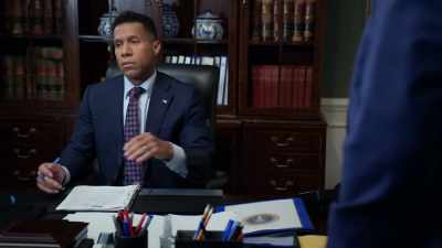 [Donald sighs]
Thank you. - Tyler Perry's The Oval