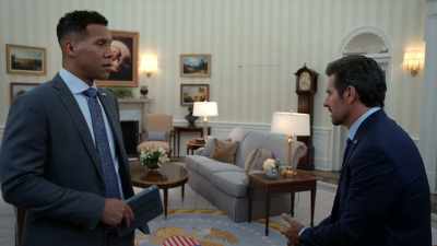 Donald: Sir.
[Tablet chimes] - Tyler Perry's The Oval