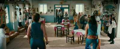 - Donna, look! Let's go!
- ♪ You know ♪ - Mamma Mia! Here We Go Again