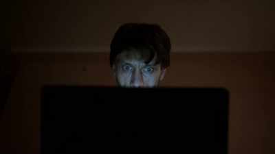[Donny] Then came her emails, - Baby Reindeer