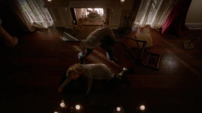 Donovan, hey, wake up. - The Vampire Diaries