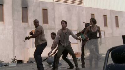 - Don't break rank!
- We need that. - The Walking Dead