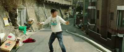 Don't come close, I'll slash you. - Confidential Assignment
