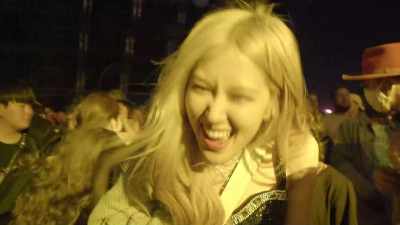 Don't concentrate on just yourself, - Blackpink: Light Up the Sky