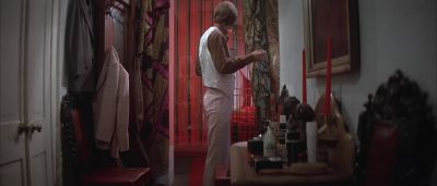 Don't you ever knock on the door or nothing - Gator