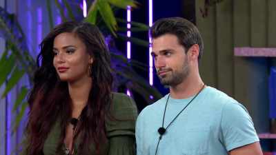 ♪ DON'T FORGET MY MAMA WAS LYING
IT DOESN'T MATTER HOW DARK THE - Love Island
