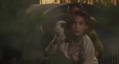 Don't go out there Don't go out there - Earth vs  the Flying Saucers