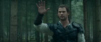 Don't just stand there, do something! - The Huntsman: Winter's War