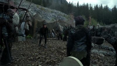 Don't leave. - The 100