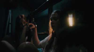 ♪ Don't let it go out ♪ - House of Chains