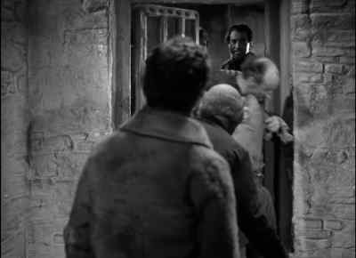 Don't you let him have 'em, Harry! - Jamaica Inn