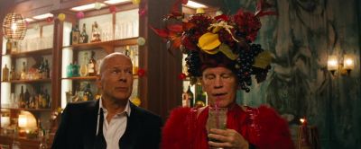 Don't look at me She's your girlfriend - RED 2
