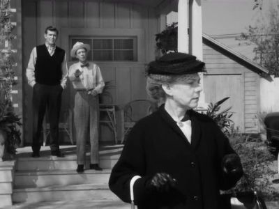 DON'T LOOK BACK,
MRS. LESCH. - The Andy Griffith Show