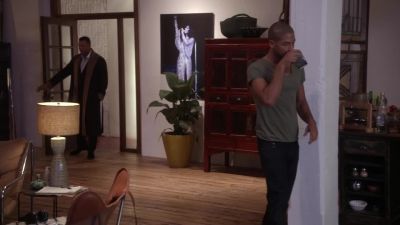 Don't look back there. It's the bedroom. - Empire