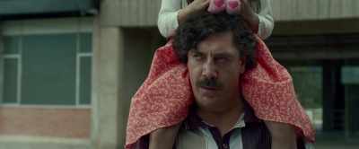 Don't move! Don't move! Stop! - Loving Pablo