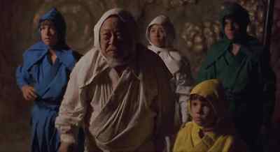 -Don't move.
-Fifty years ago... - 3 Ninjas Kick Back