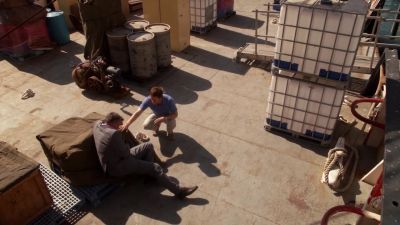 Don't move.
I can get you to a hospital. - Dexter