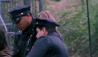 - Don't move. - The Pleasure of Being Robbed