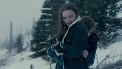 Don't move. Stay behind me. - Tin Star