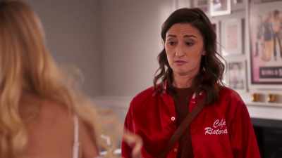 - Don't say that!
[grunts] - Girls5eva