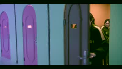 - - - - Don't shoot.Don't shoot me, please! - Squid Game