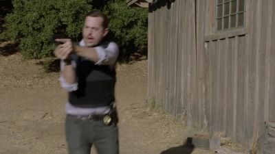 Don't shoot! I give up! - NCIS