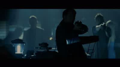 Don't shoot, take what you want. - Aliens vs  Predator: Requiem