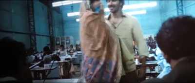 Don't start crying! They'll think
you've never seen a machine before. - Sui Dhaaga - Made in India