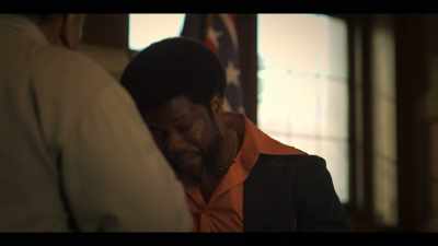 - Don't start. Okay.
- This is a personal gift
from Leroy Johnson... - Fight Night: The Million Dollar Heist