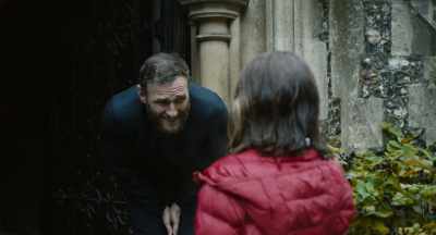 -Don't tell Mom?
It's just one puff. - Martyrs Lane