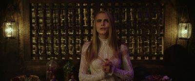 Don't you think the hat
might be a little bit over the top? - Valerian and the City of a Thousand Planets