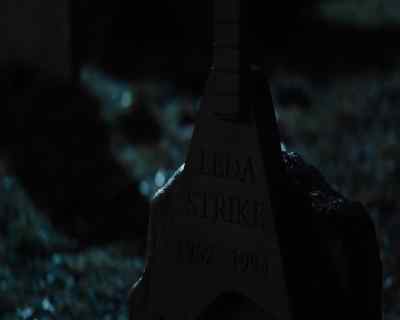 Don't touch anything. - Strike