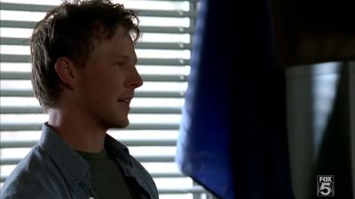 Don't you want to hold him? - Bones