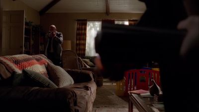 [Door beeping]
[Grunting] - Breaking Bad