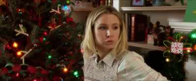 [door bell dings] - A Bad Moms Christmas