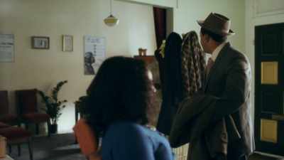 [door bell jingles] - Robin Roberts Presents: Mahalia