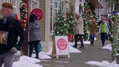 [door bells jingle] - A Sweet Christmas Romance
