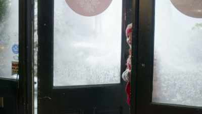 [door bells jingle] - A Sweet Christmas Romance