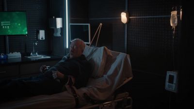 [door buzzes] - Manifest