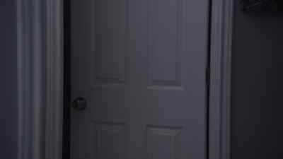 (door clicking) - Red Flags 2
