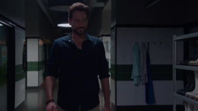 [door clicks] - Harrow